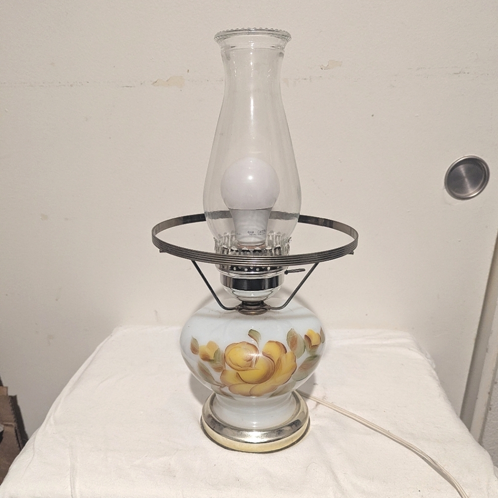 Vintage MCM Gone With The Wind Hurricane Lamp White Glass Yellow 16"